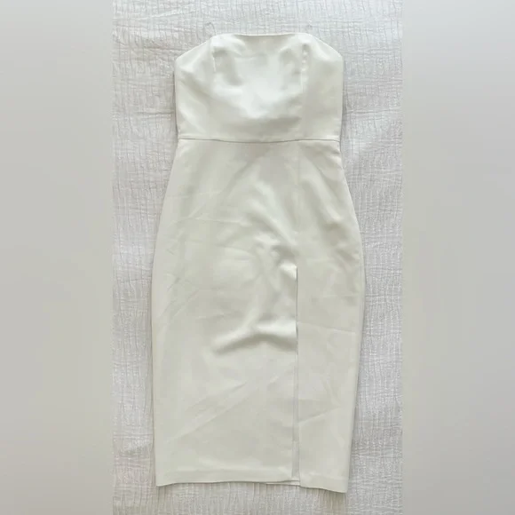 Amanda Uprichard | - Picture 3 of 4